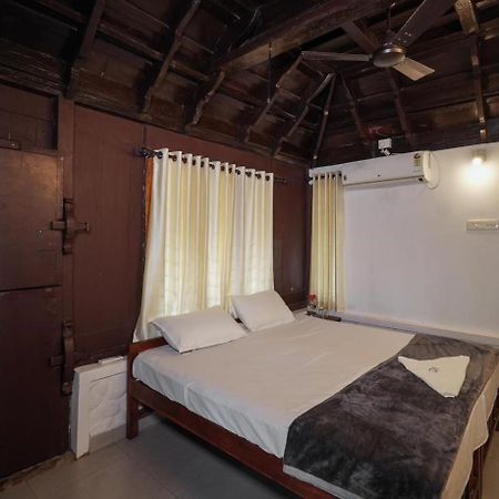 Cocozone Stays Alappuzha Luaran gambar