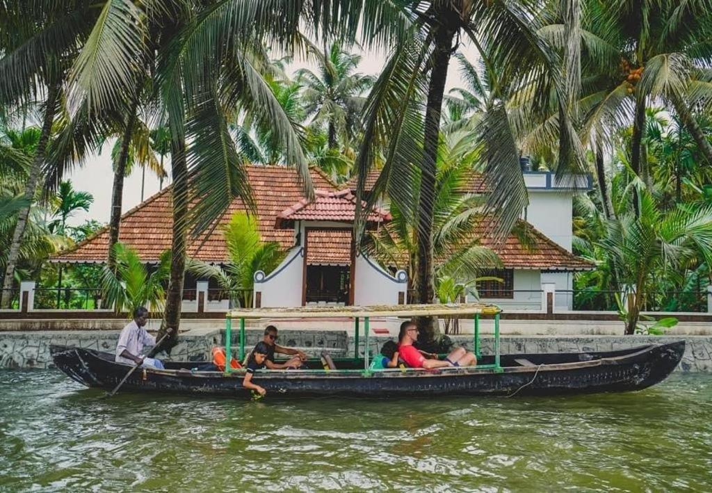 Cocozone Stays Alappuzha Luaran gambar